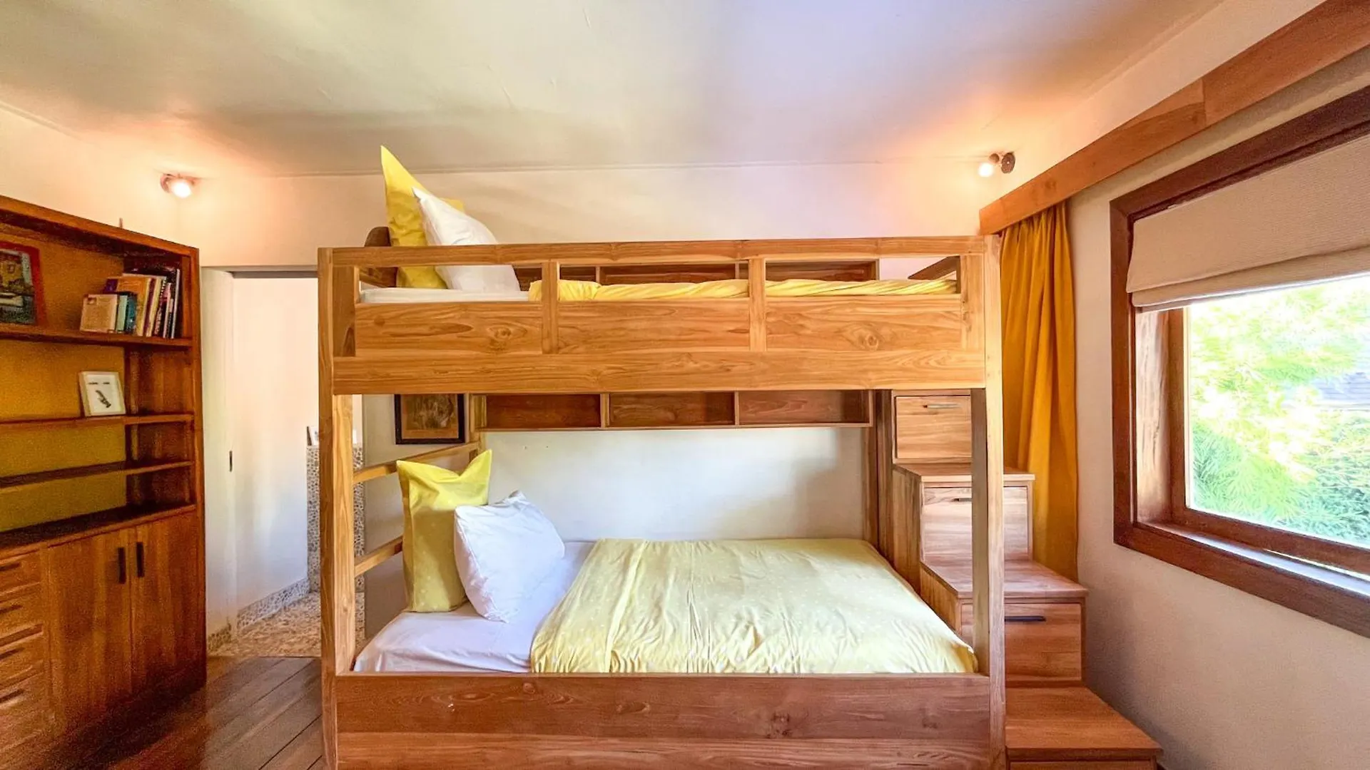 Villa Nak - Charming 4Br Family-Friendly Villa, Walking Distance To Seminyak Beach