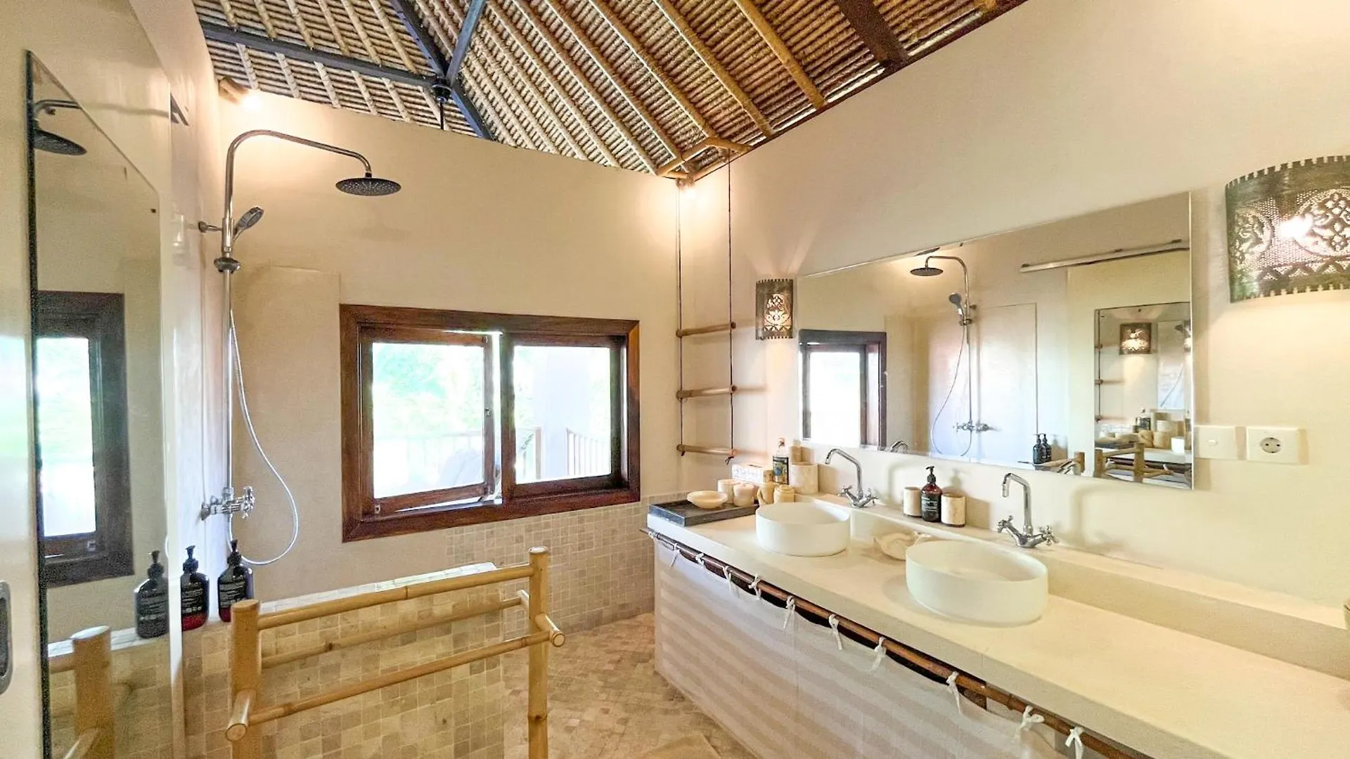 Villa Nak - Charming 4Br Family-Friendly Villa, Walking Distance To Seminyak Beach